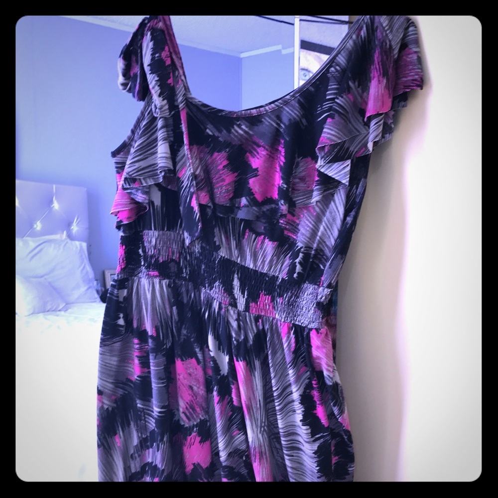LIKE NEW MAXI DRESS